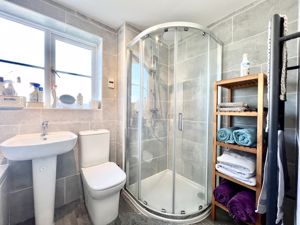 Family Bathroom- click for photo gallery
